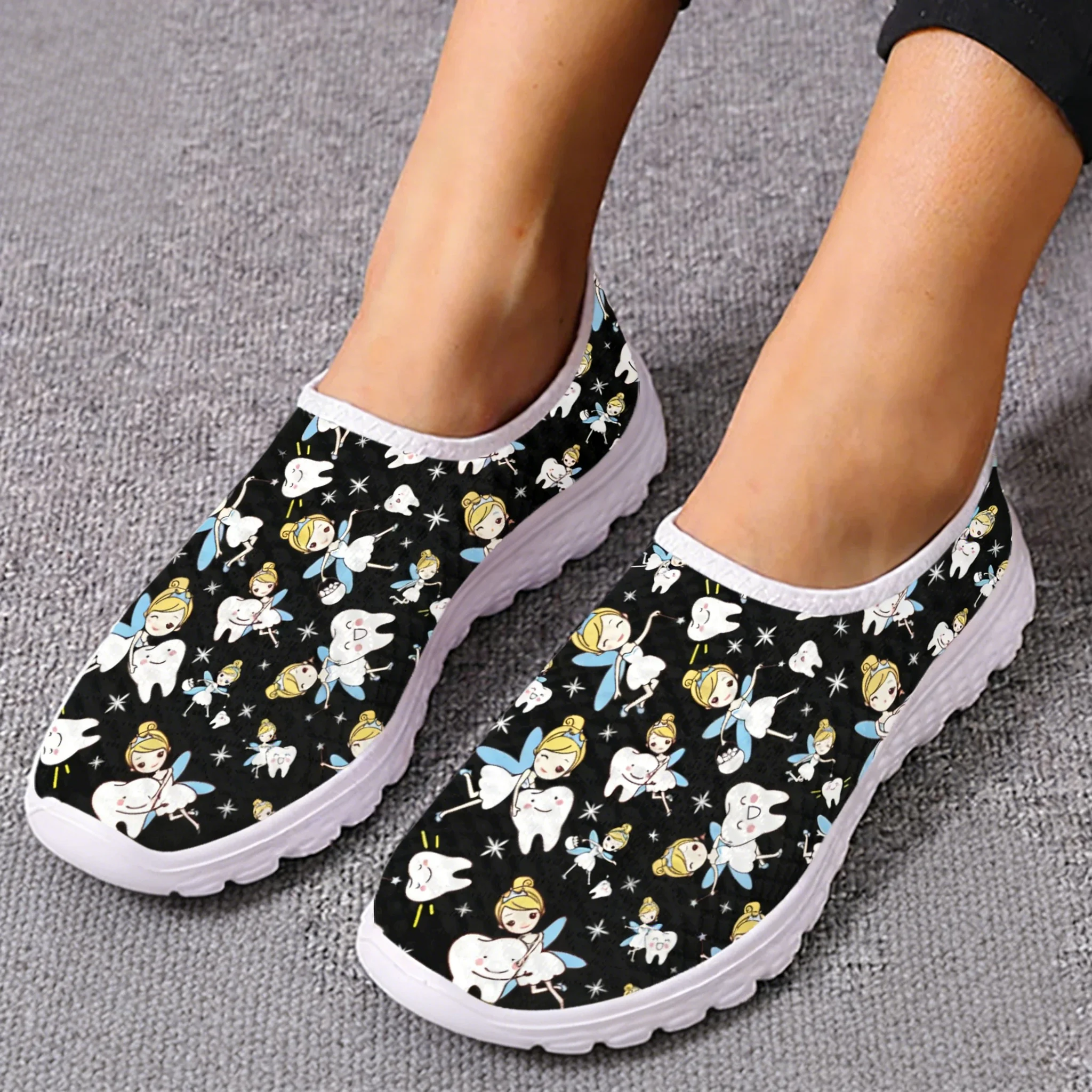 Niedliche Cartoon-Krankenschwe – Women Shoes Tennis Bewertung und Preis